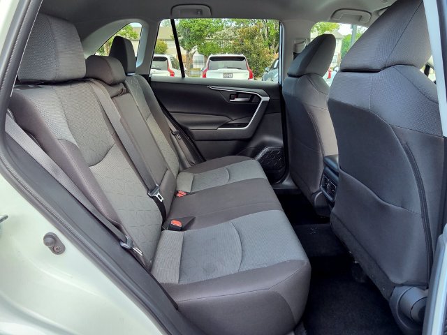 Used 2025 Toyota RAV4 XLE FWD image 21