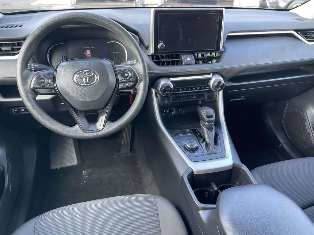 Used 2024 Toyota RAV4 LE image 22