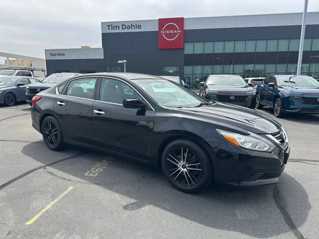 Used 2016 Nissan Altima 2.5 FWD image 1