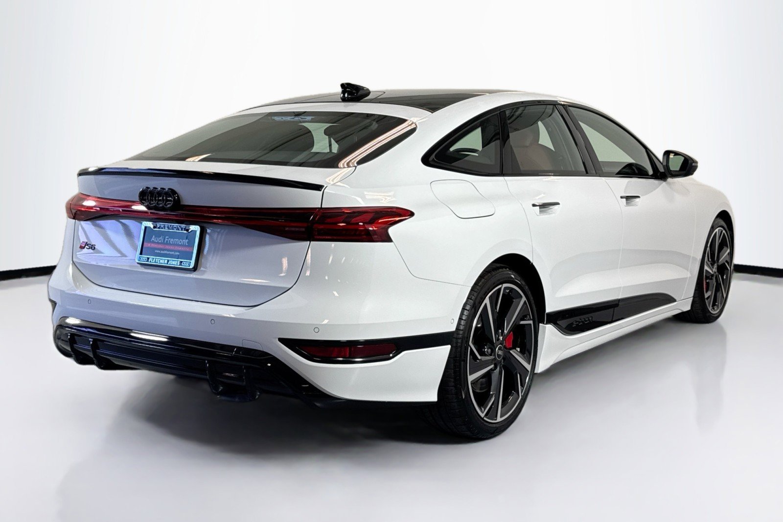 Used 2025 Audi S6 e-tron Prestige w/ 21" Black Optic Package AWD/4WD image 5