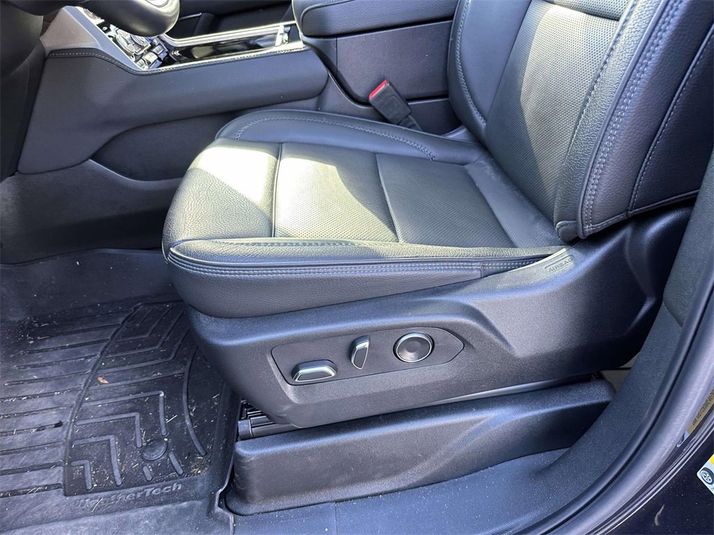 Used 2024 GMC Yukon Denali w/ Denali Reserve Package image 17