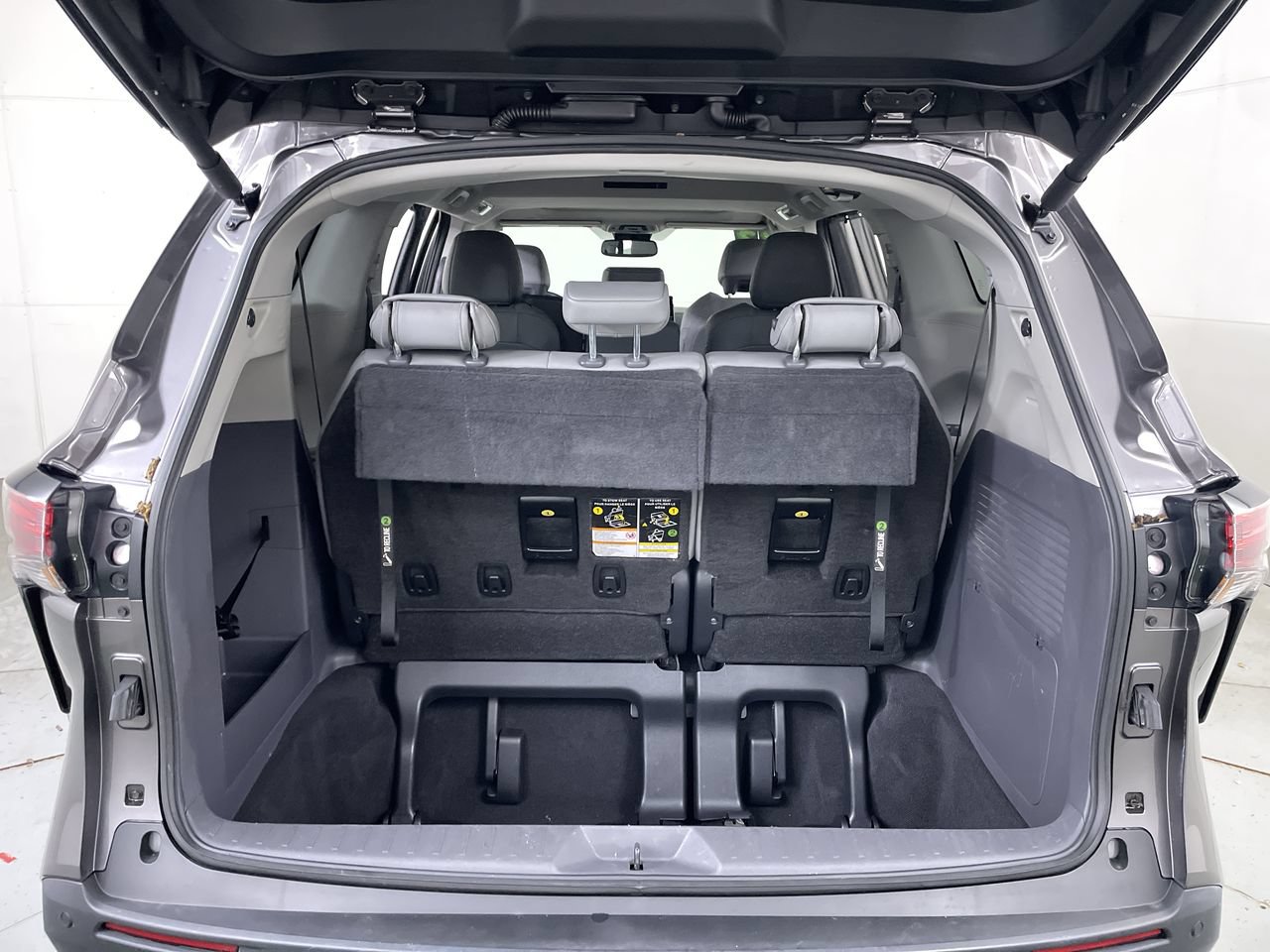 Used 2022 Toyota Sienna XLE FWD image 22