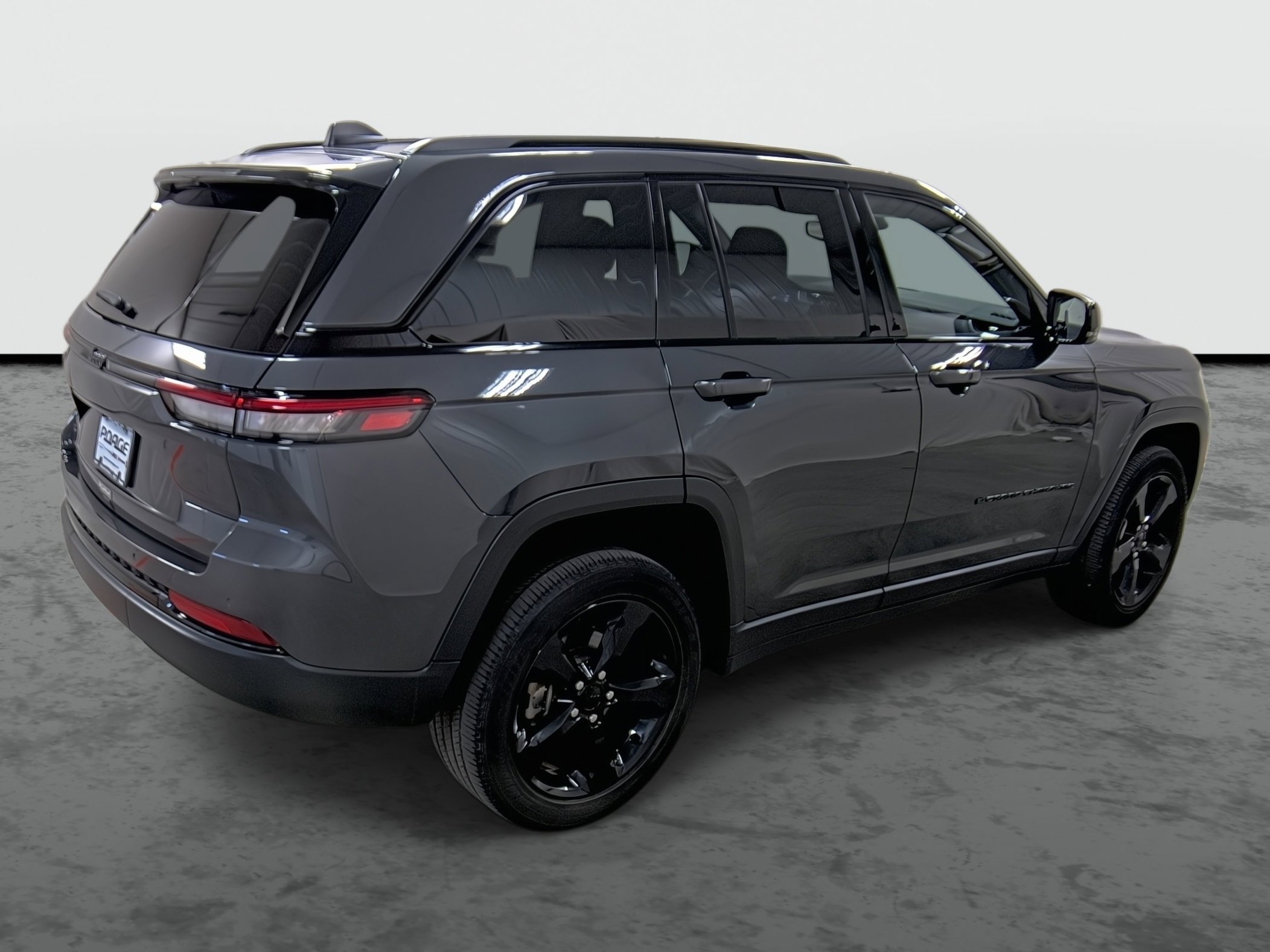 Used 2023 Jeep Grand Cherokee Altitude AWD/4WD image 4