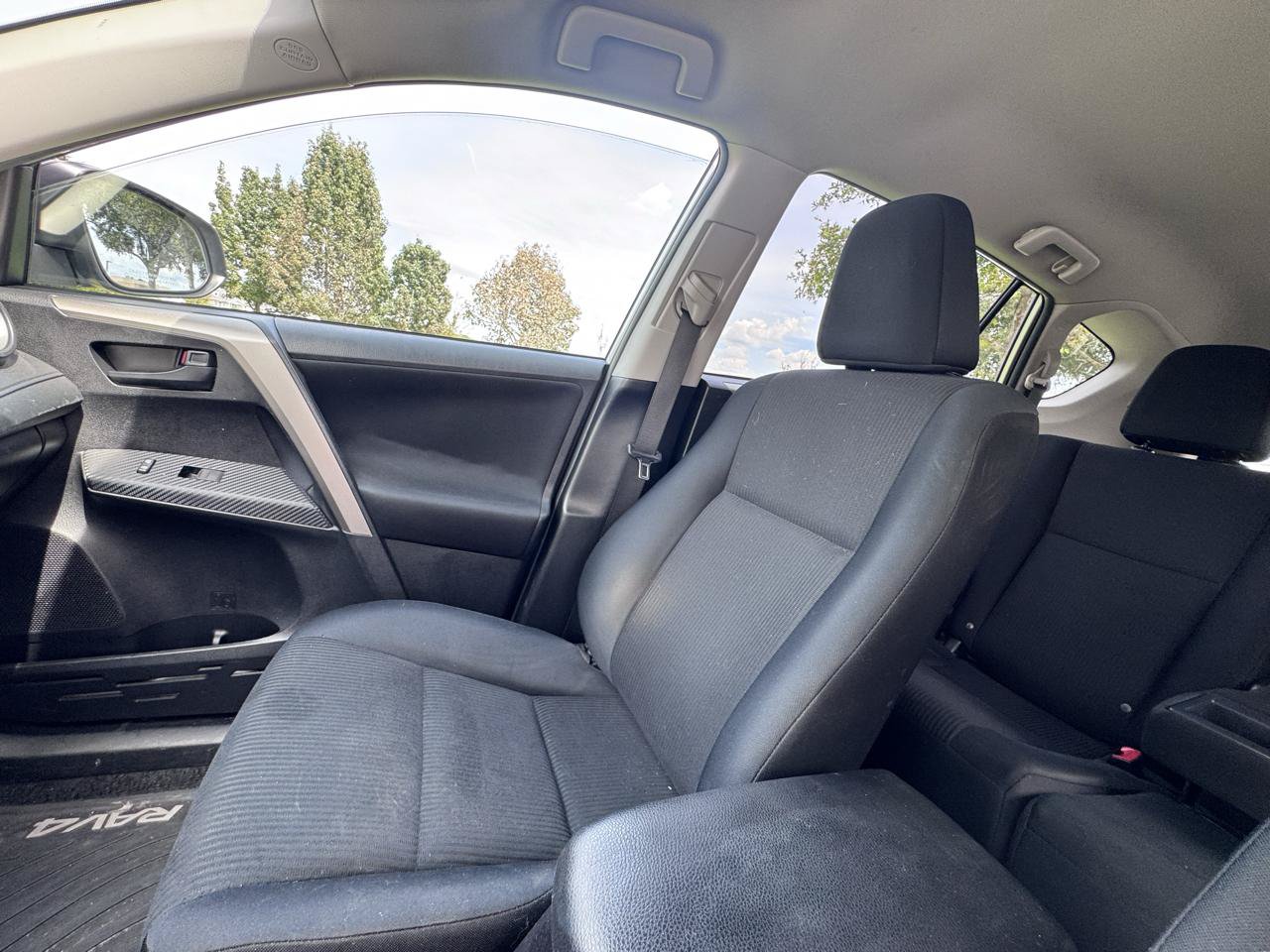 Used 2015 Toyota RAV4 LE AWD/4WD image 25