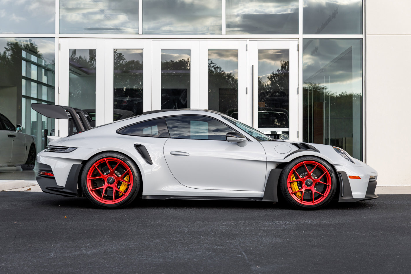 Used 2024 Porsche 911 GT3 RS RWD image 13