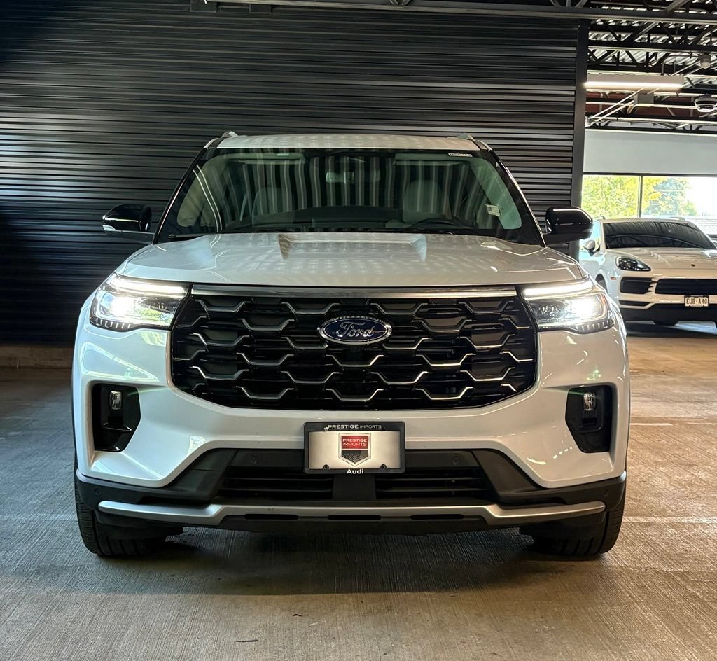 Used 2025 Ford Explorer Platinum w/ Ultimate Package AWD/4WD image 6