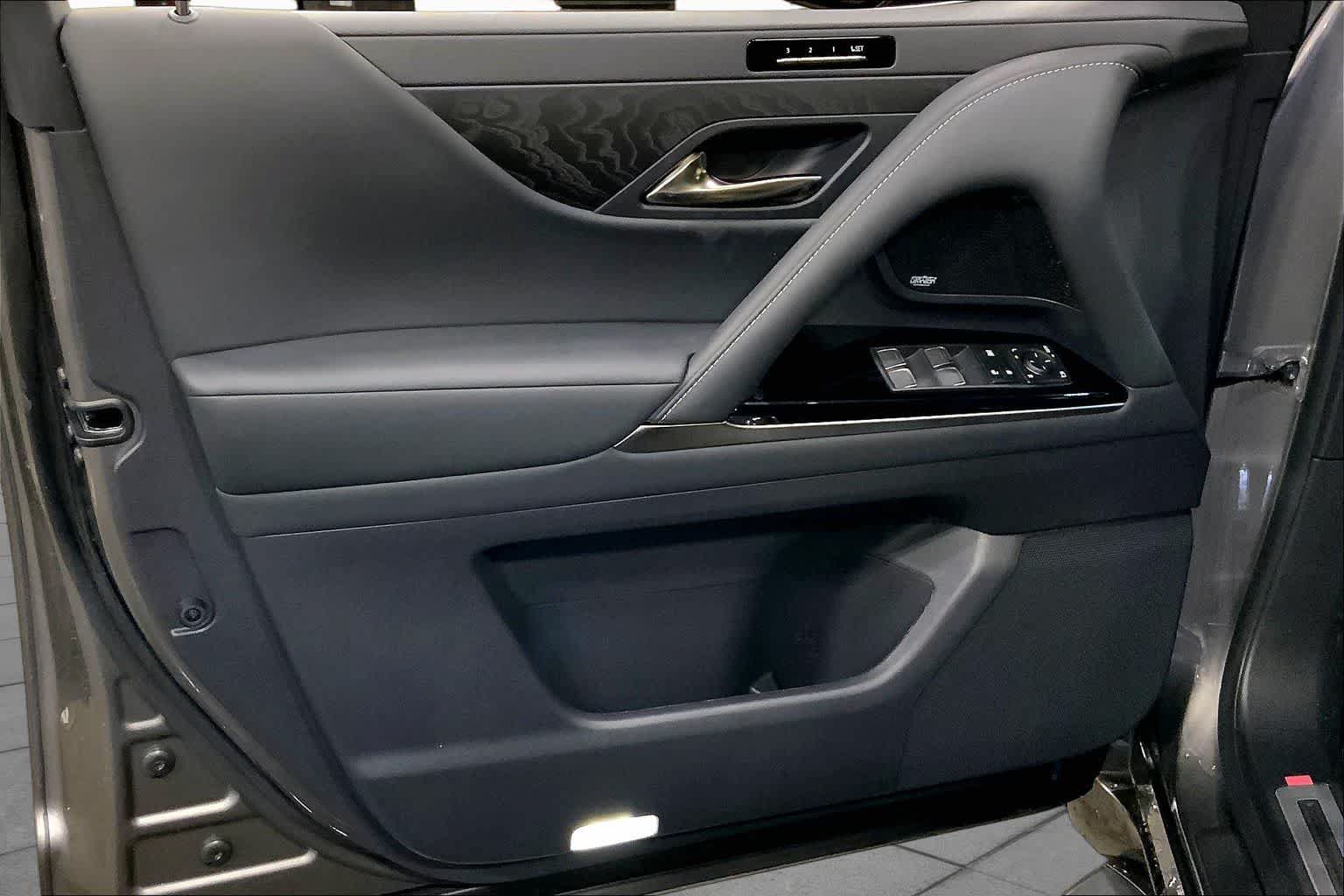 New 2026 Lexus LX 600 4WD w/ Luxury Package image 10