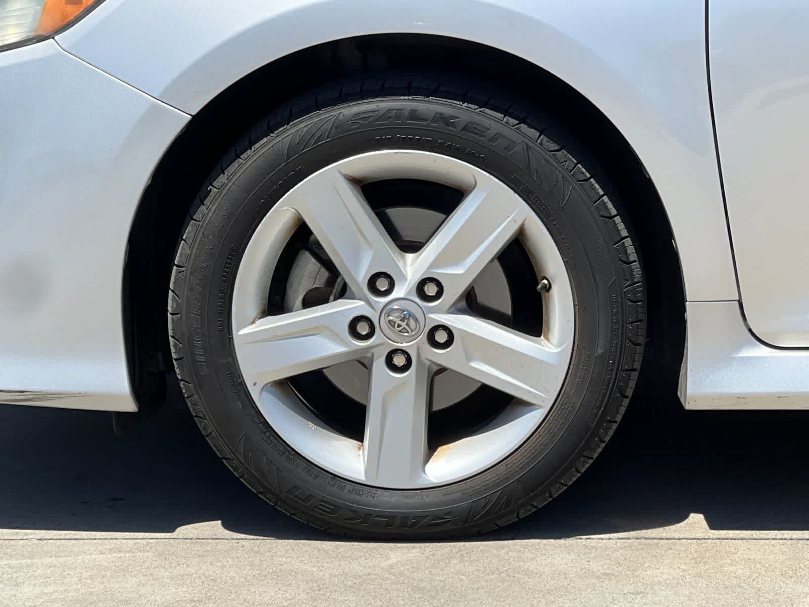 Used 2013 Toyota Camry SE FWD image 24