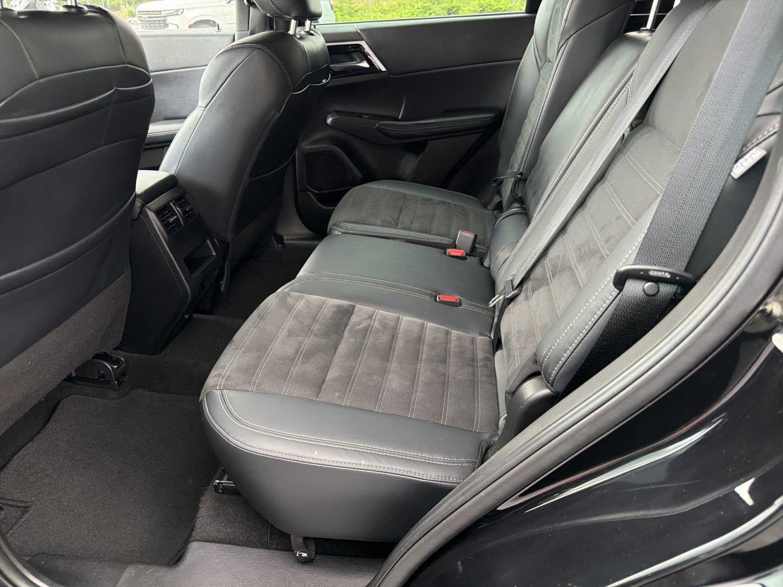 Used 2023 Mitsubishi Outlander SE FWD image 19