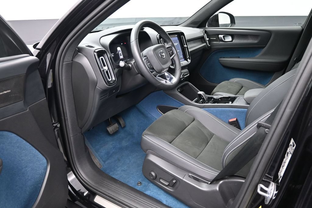 Used 2023 Volvo XC40 Recharge Ultimate w/ Protection Package Premier AWD/4WD image 9