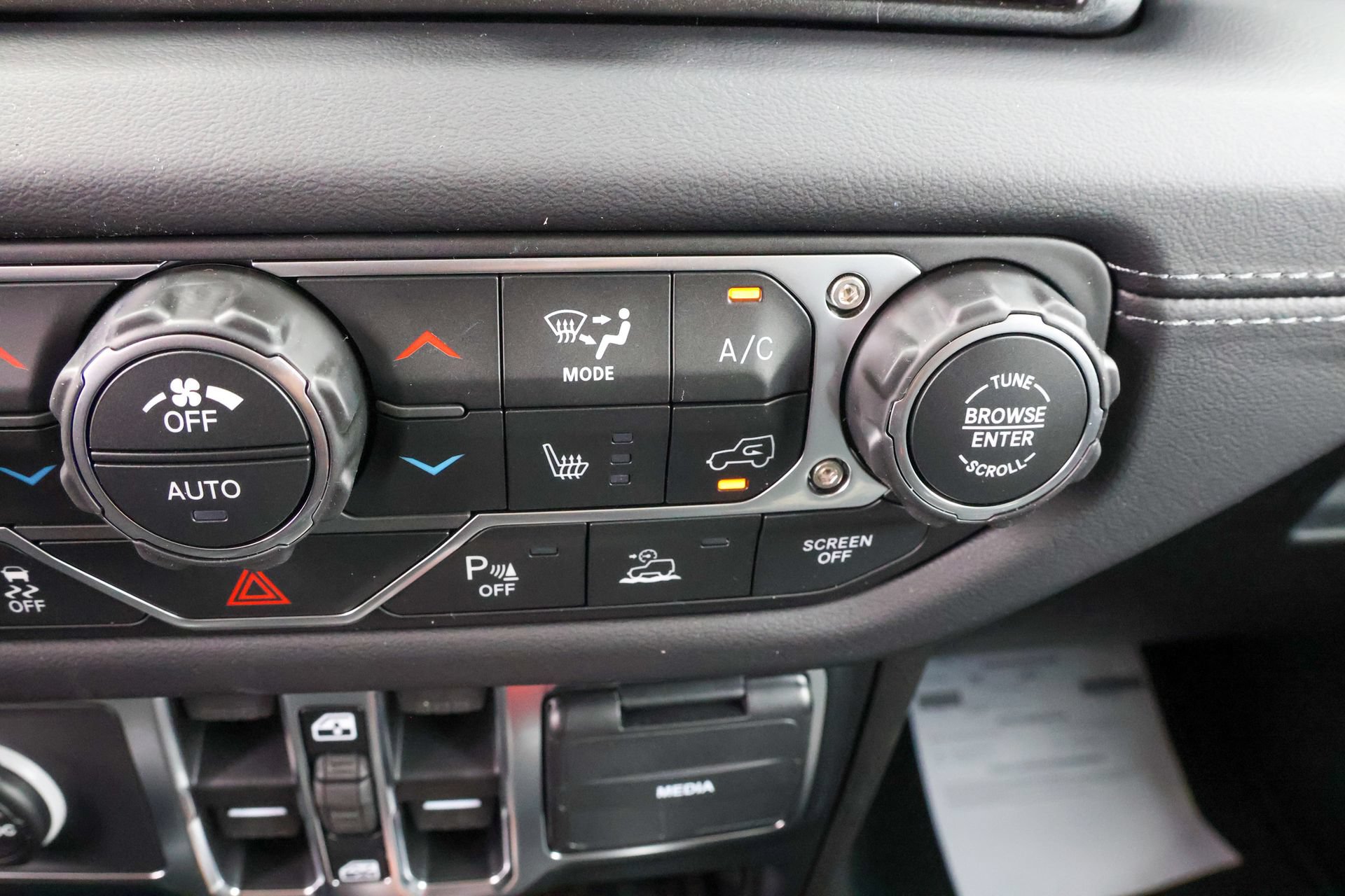 New 2026 Jeep Wrangler Unlimited Sahara AWD/4WD image 20