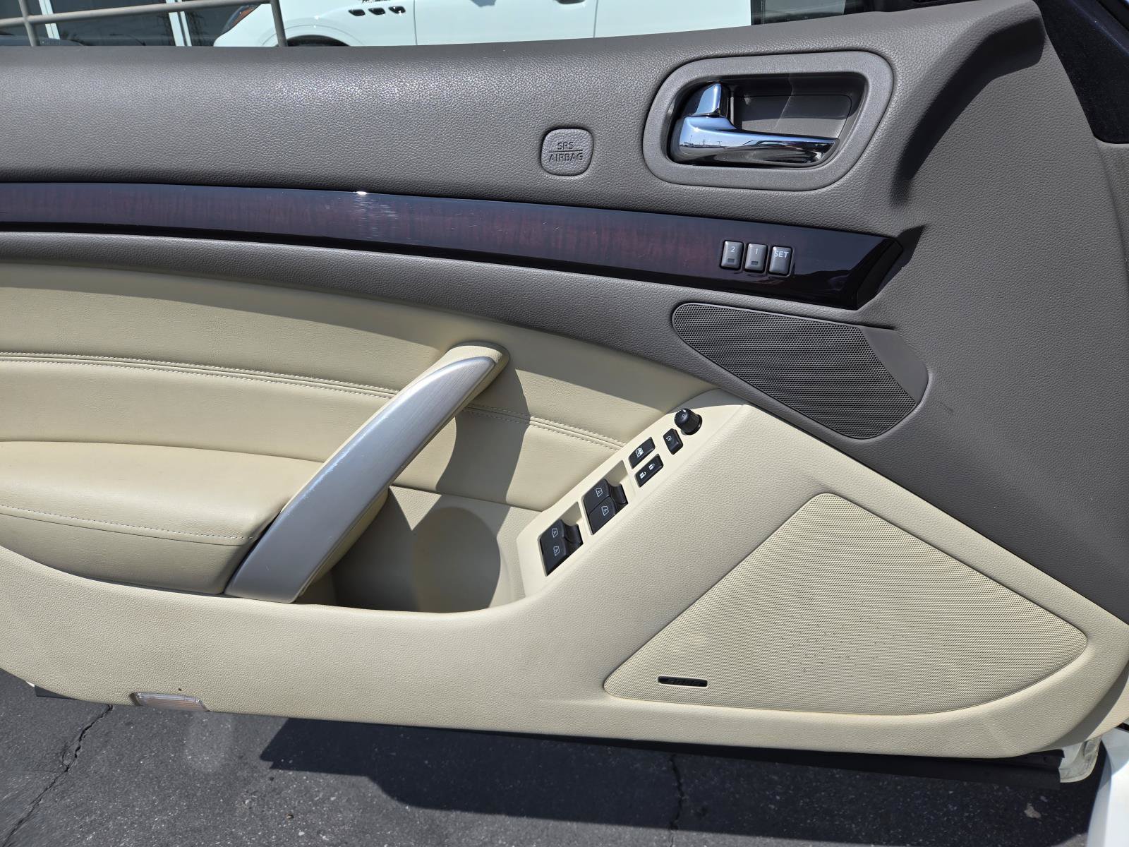 Used 2011 INFINITI G37 Convertible w/ Premium Pkg RWD image 18