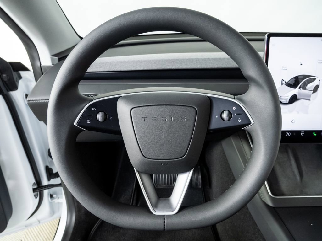 Used 2026 Tesla Model Y Long Range image 8