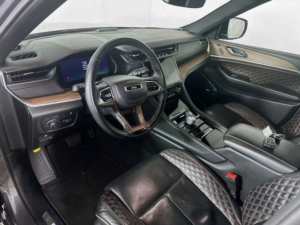 Used 2022 Jeep Grand Cherokee Summit AWD/4WD image 30