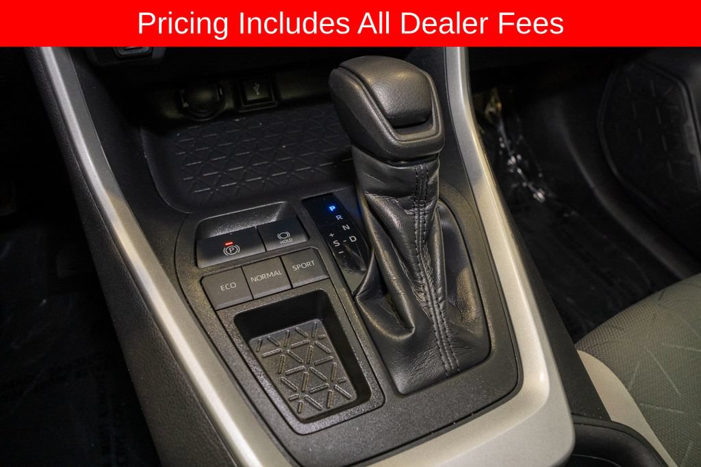 Used 2020 Toyota RAV4 XLE w/ Convenience Package FWD image 17