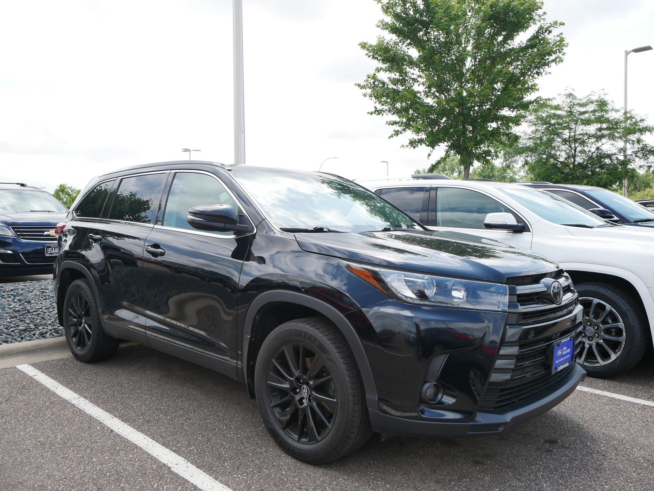 Used 2019 Toyota Highlander SE