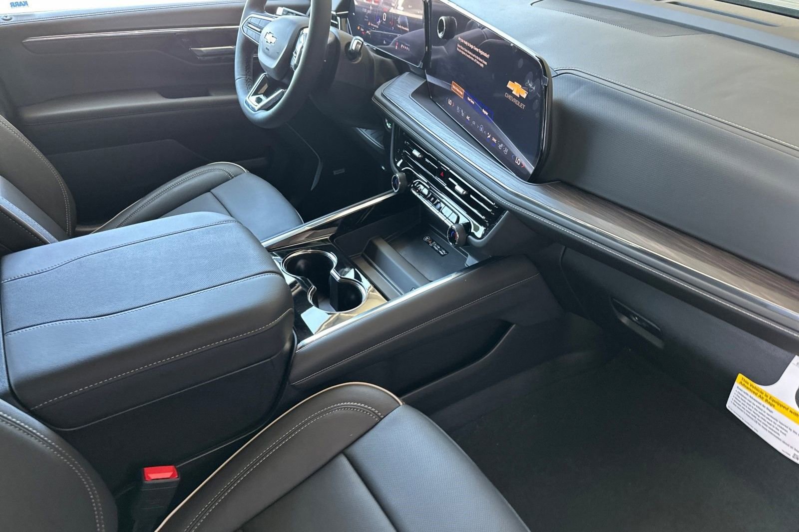 New 2025 Chevrolet Suburban Premier AWD/4WD image 18
