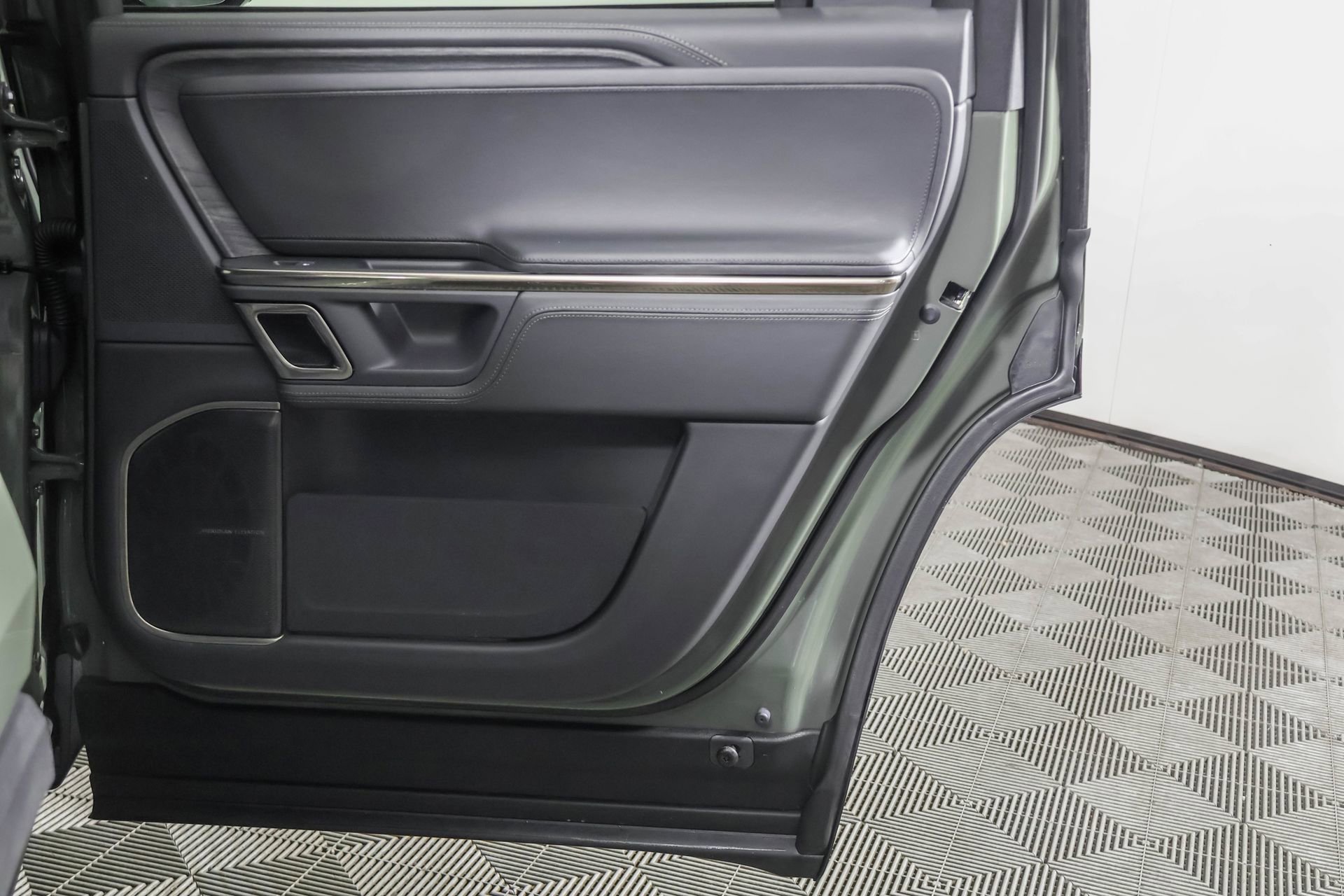 Used 2022 Rivian R1S Launch Edition image 44