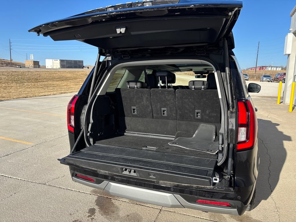 Used 2025 Ford Expedition Platinum AWD/4WD image 19