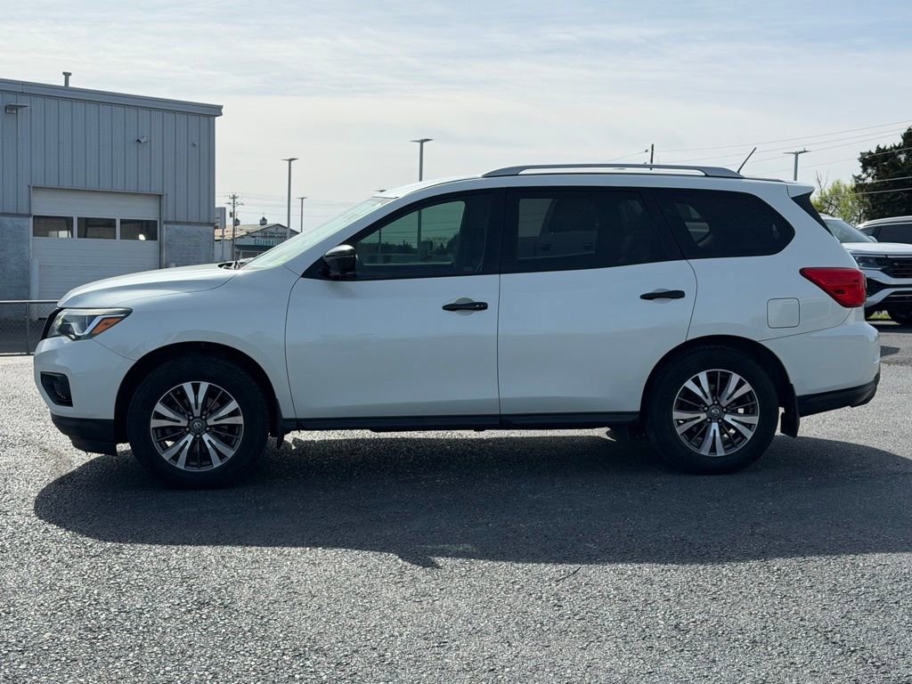 Used 2017 Nissan Pathfinder SL w/ Trailer Tow Package image 8