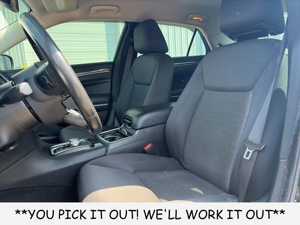 Used 2019 Chrysler 300 Touring w/ Sport Appearance Package RWD image 10