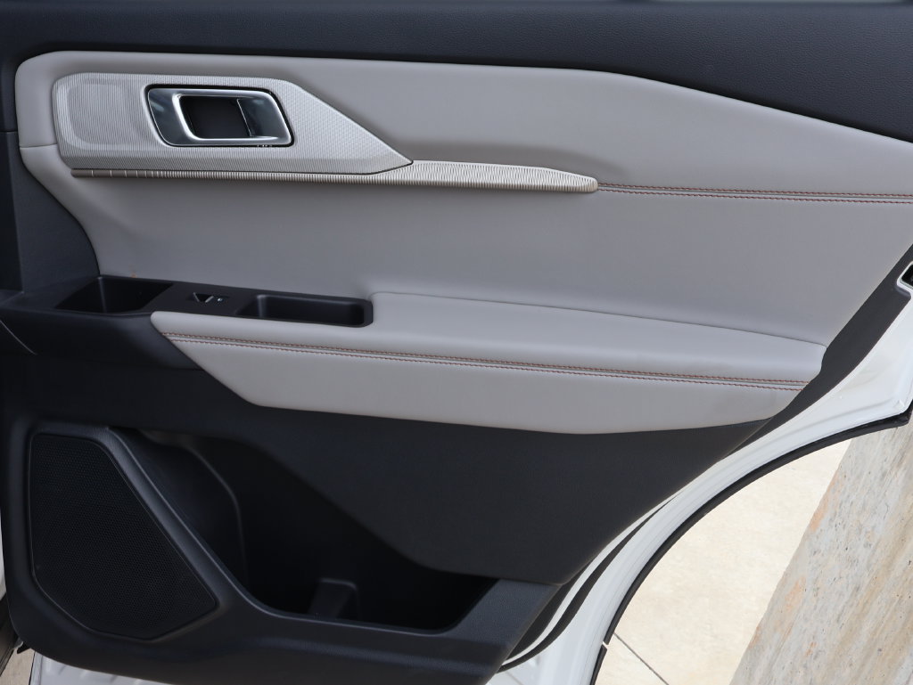 New 2026 Ford Explorer Active AWD/4WD image 11