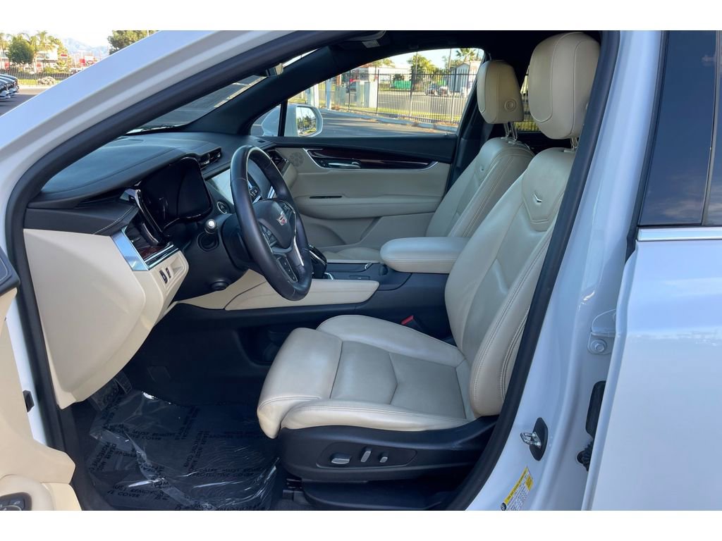 Used 2017 Cadillac XT5 Luxury w/ Driver Awareness Package image 11