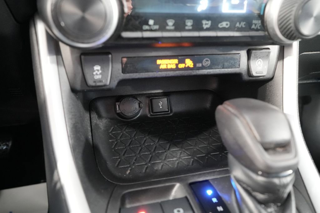 Used 2021 Toyota RAV4 LE image 28