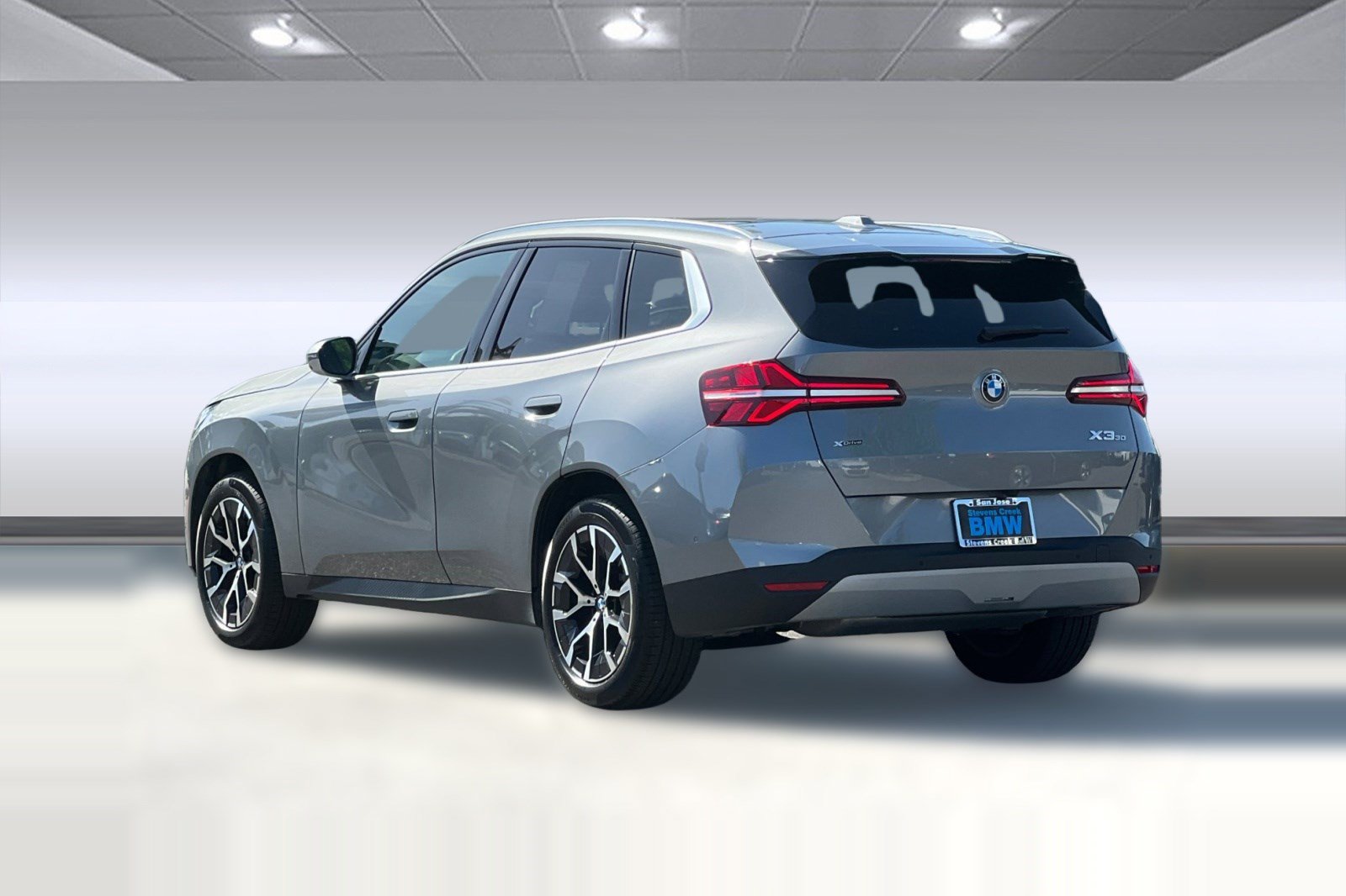 Used 2025 BMW X3 xDrive30i w/ Premium Package AWD/4WD image 3