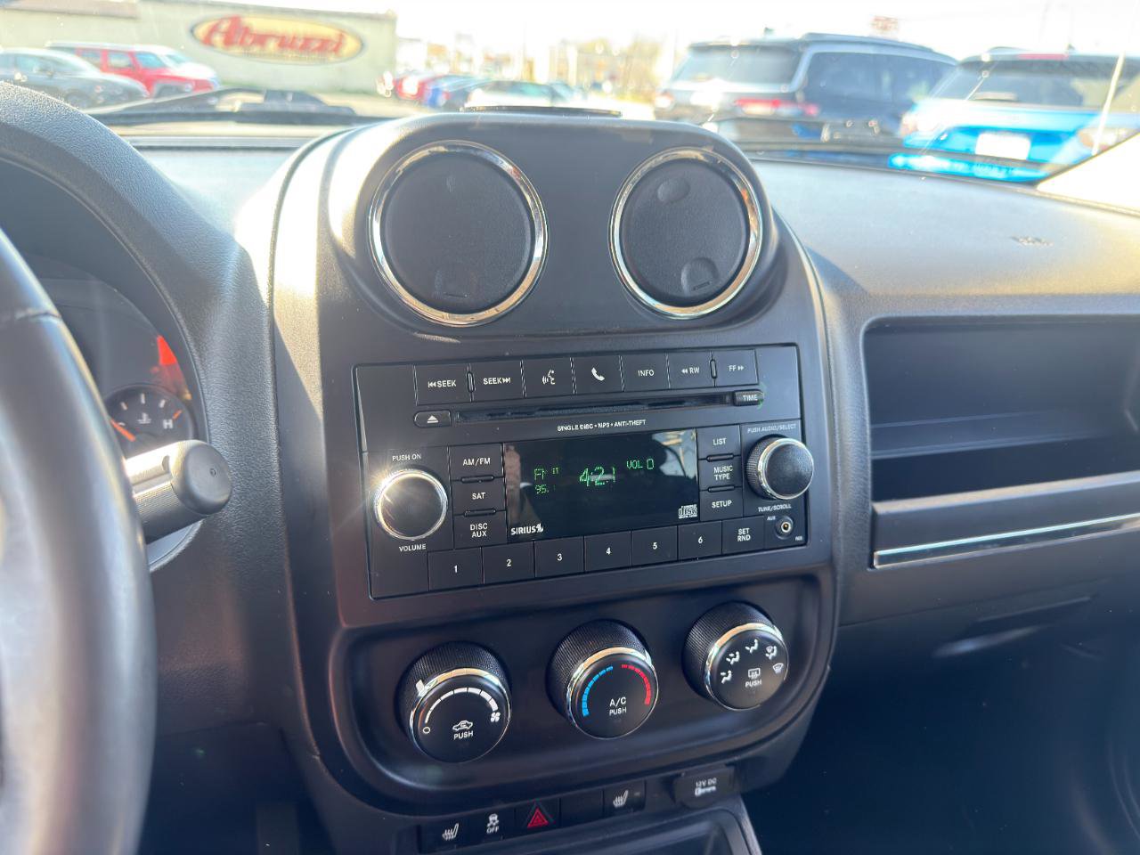 Used 2015 Jeep Patriot Latitude AWD/4WD image 40
