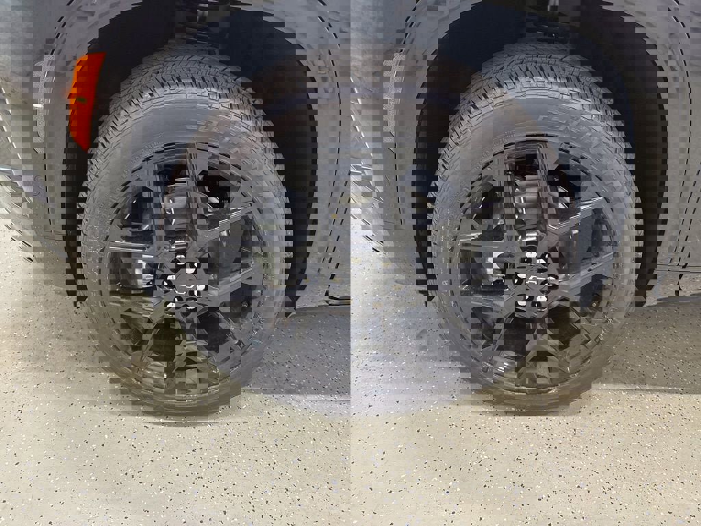 New 2026 Chevrolet Traverse RS w/ LPO, Floor Liner Package AWD/4WD image 11