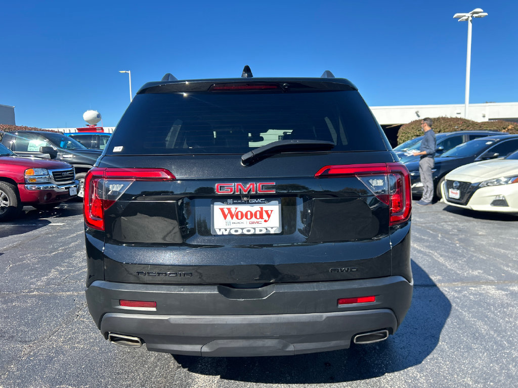 Certified 2023 GMC Acadia SLT w/ Elevation Edition AWD/4WD image 9