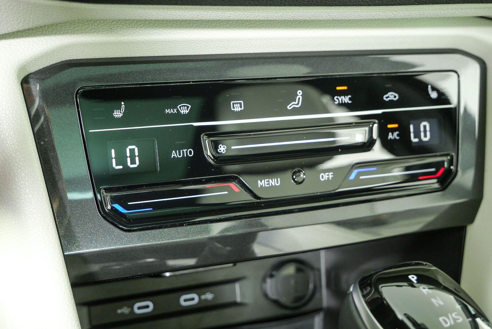 Certified 2024 Volkswagen Tiguan SE R-Line AWD/4WD image 14