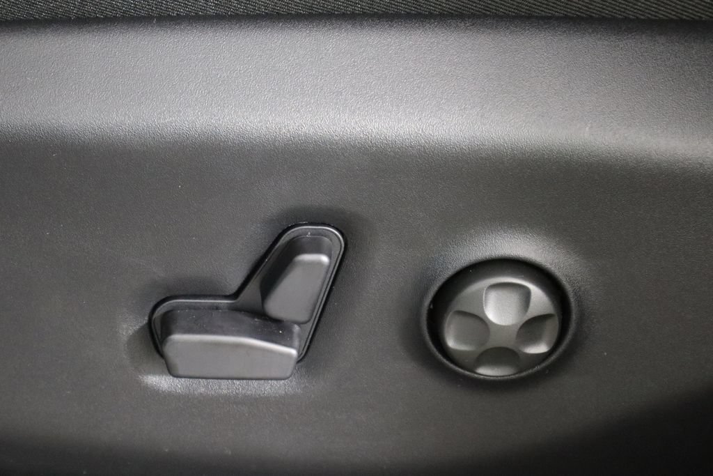 New 2027 Chrysler Pacifica Select FWD image 24
