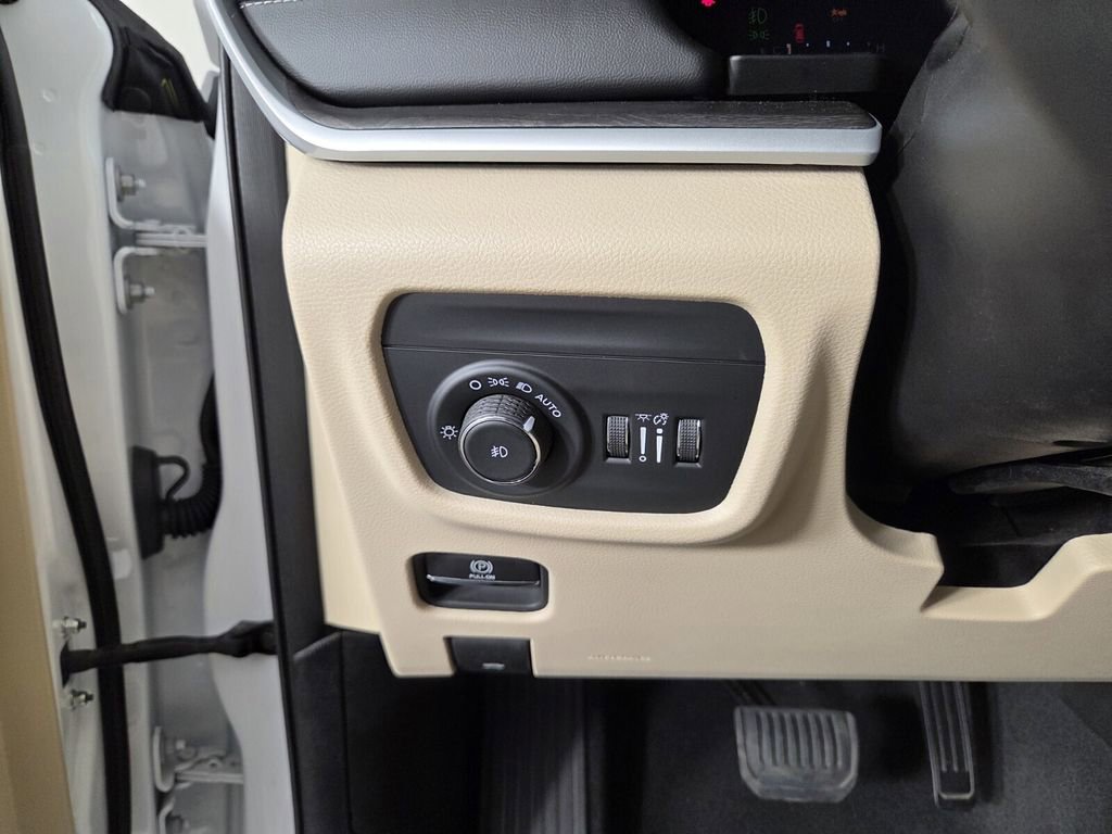 Certified 2025 Jeep Grand Cherokee Limited image 20