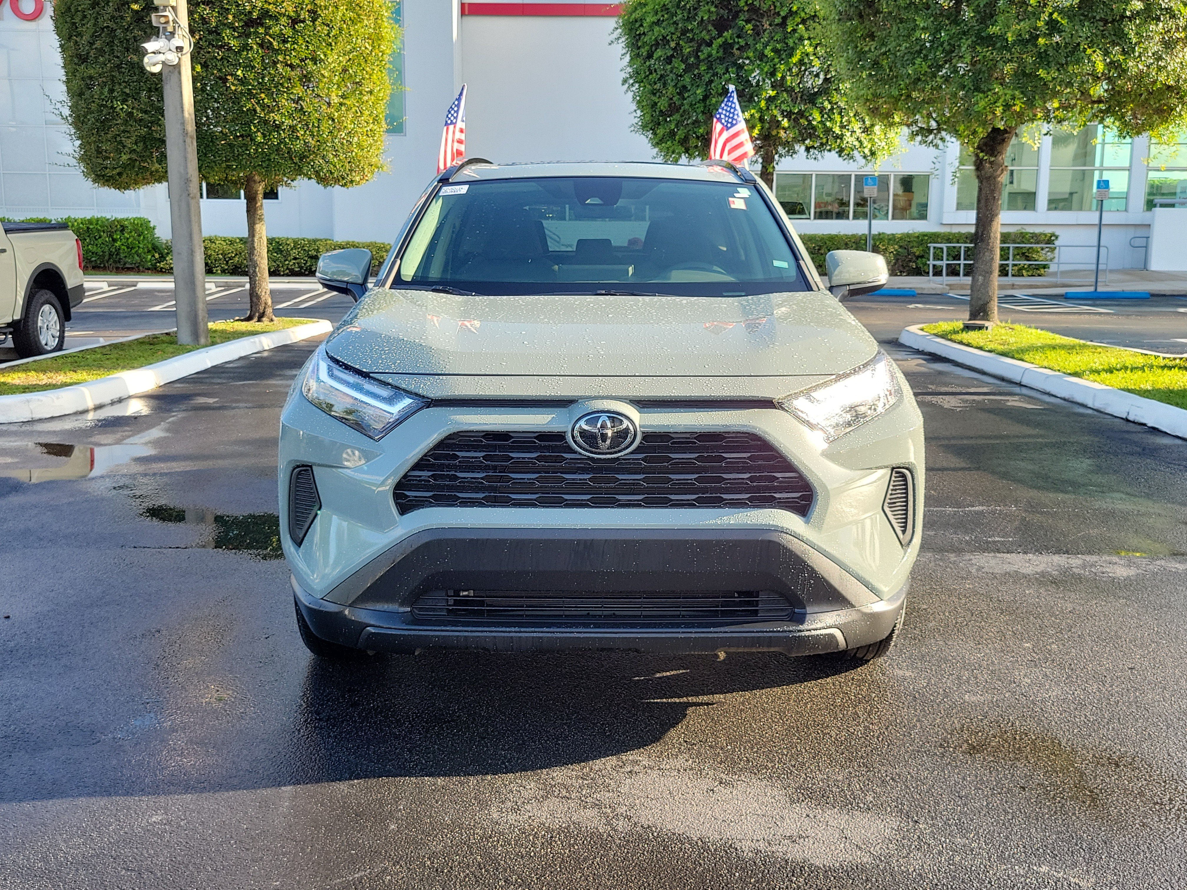Used 2023 Toyota RAV4 XLE w/ Convenience Package FWD image 4
