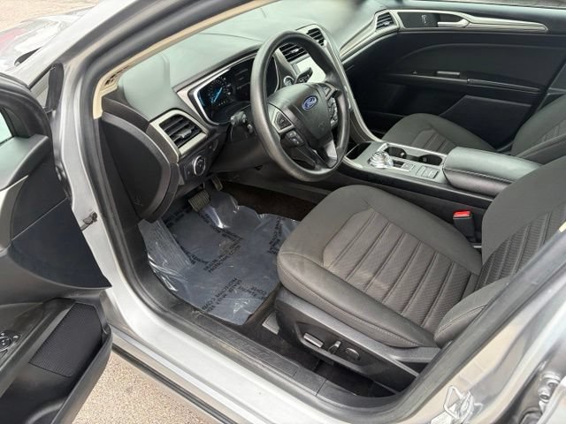 Used 2020 Ford Fusion SE FWD image 13
