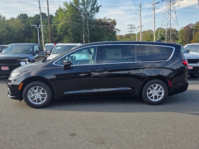 New 2026 Chrysler Pacifica Select image 9