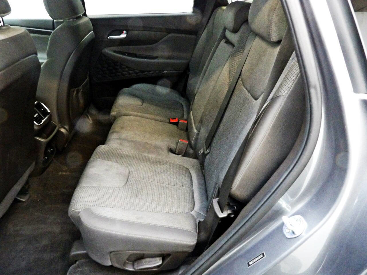 Used 2019 Hyundai Santa Fe SE image 10