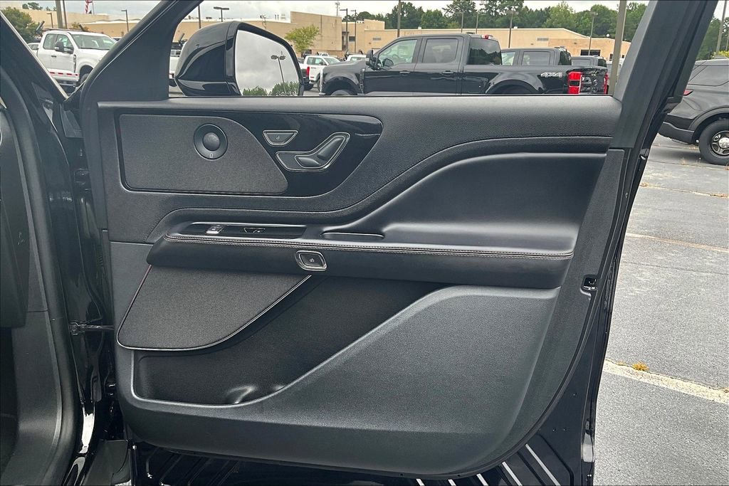 Certified 2023 Lincoln Aviator Reserve w/ Equipment Group 201A image 24