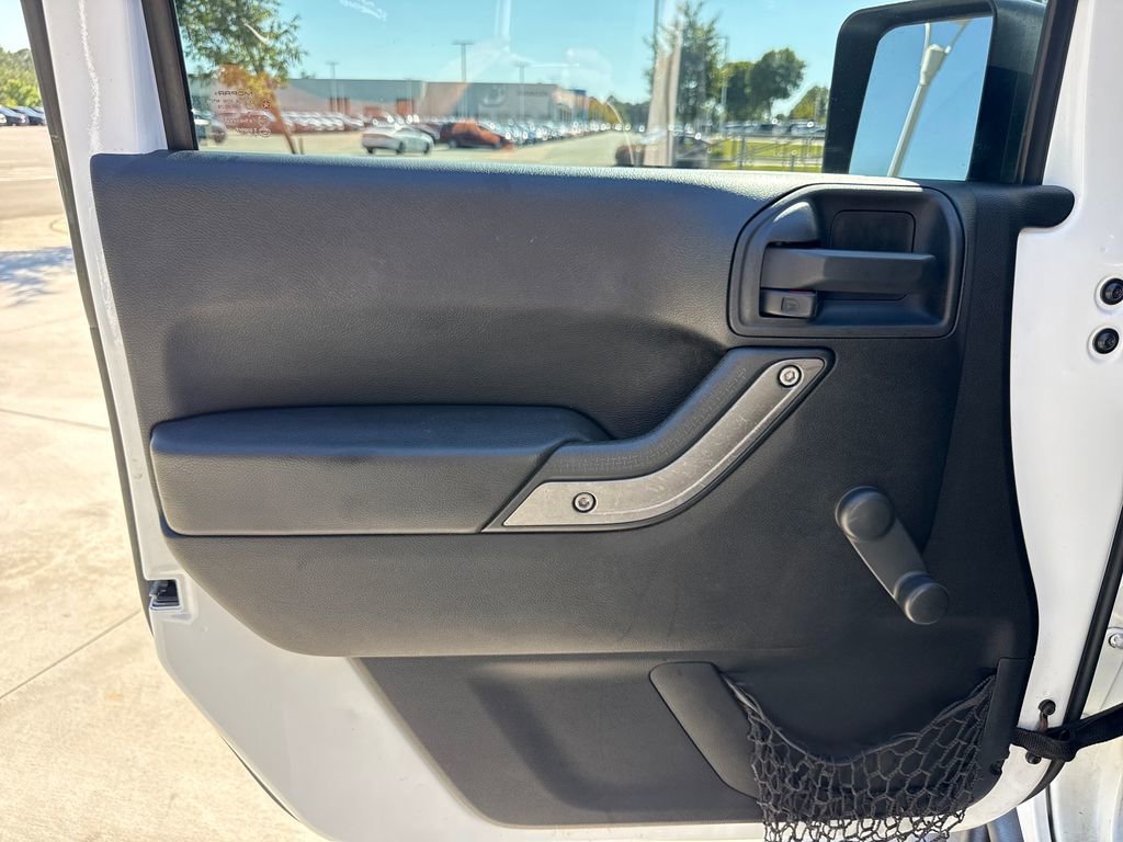 Used 2016 Jeep Wrangler Unlimited Sport w/ Connectivity Group AWD/4WD image 13