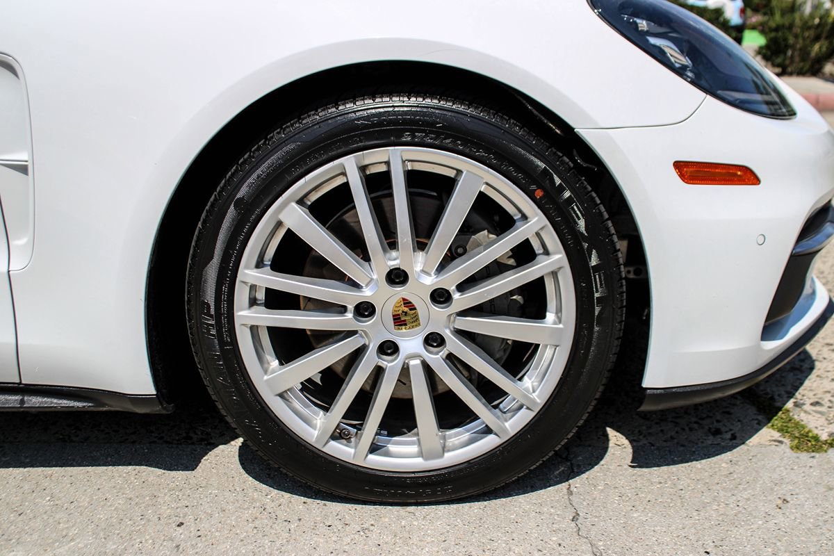 Used 2018 Porsche Panamera 4S image 12