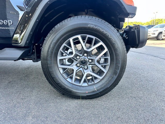 Used 2025 Jeep Wrangler Unlimited Sahara AWD/4WD image 35
