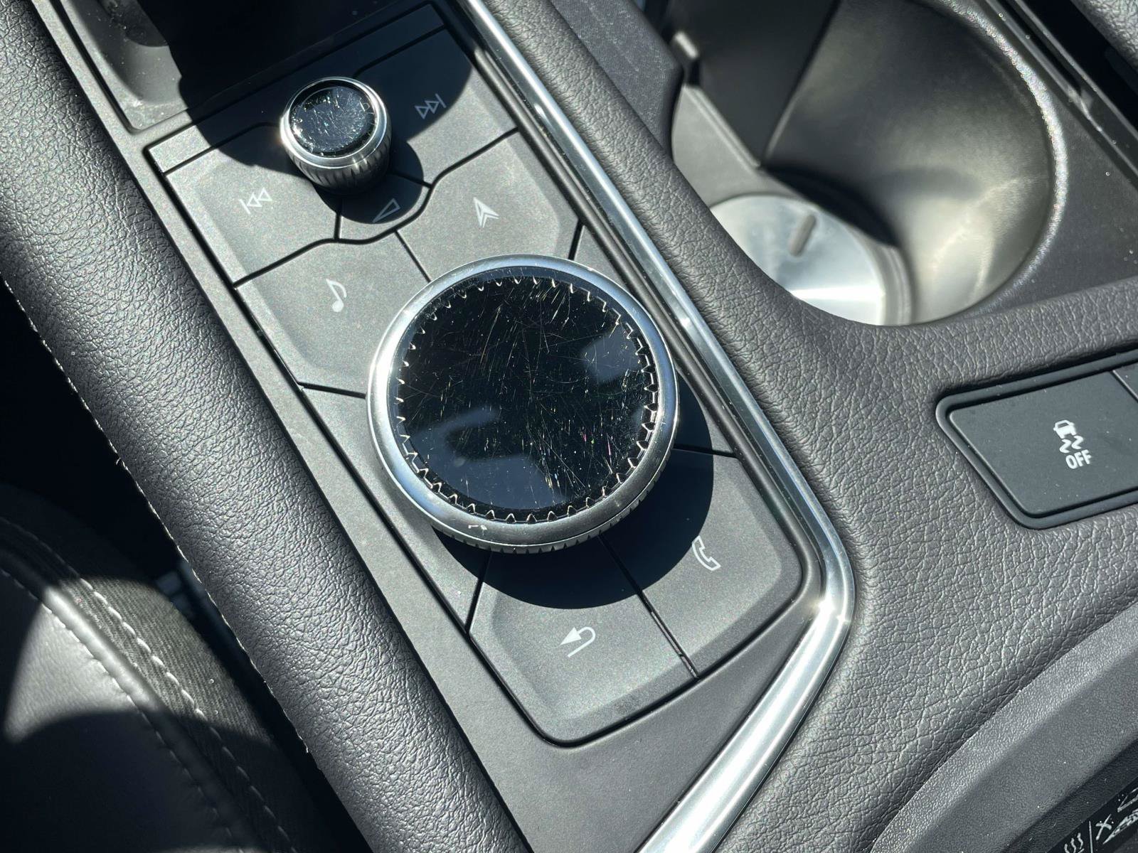 Used 2024 Cadillac XT6 Premium Luxury w/ Technology Package FWD image 29