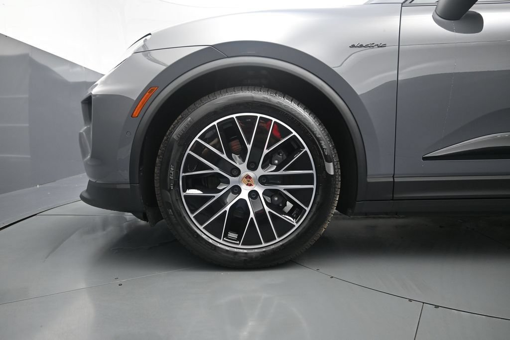 New 2025 Porsche Macan Electric RWD image 5