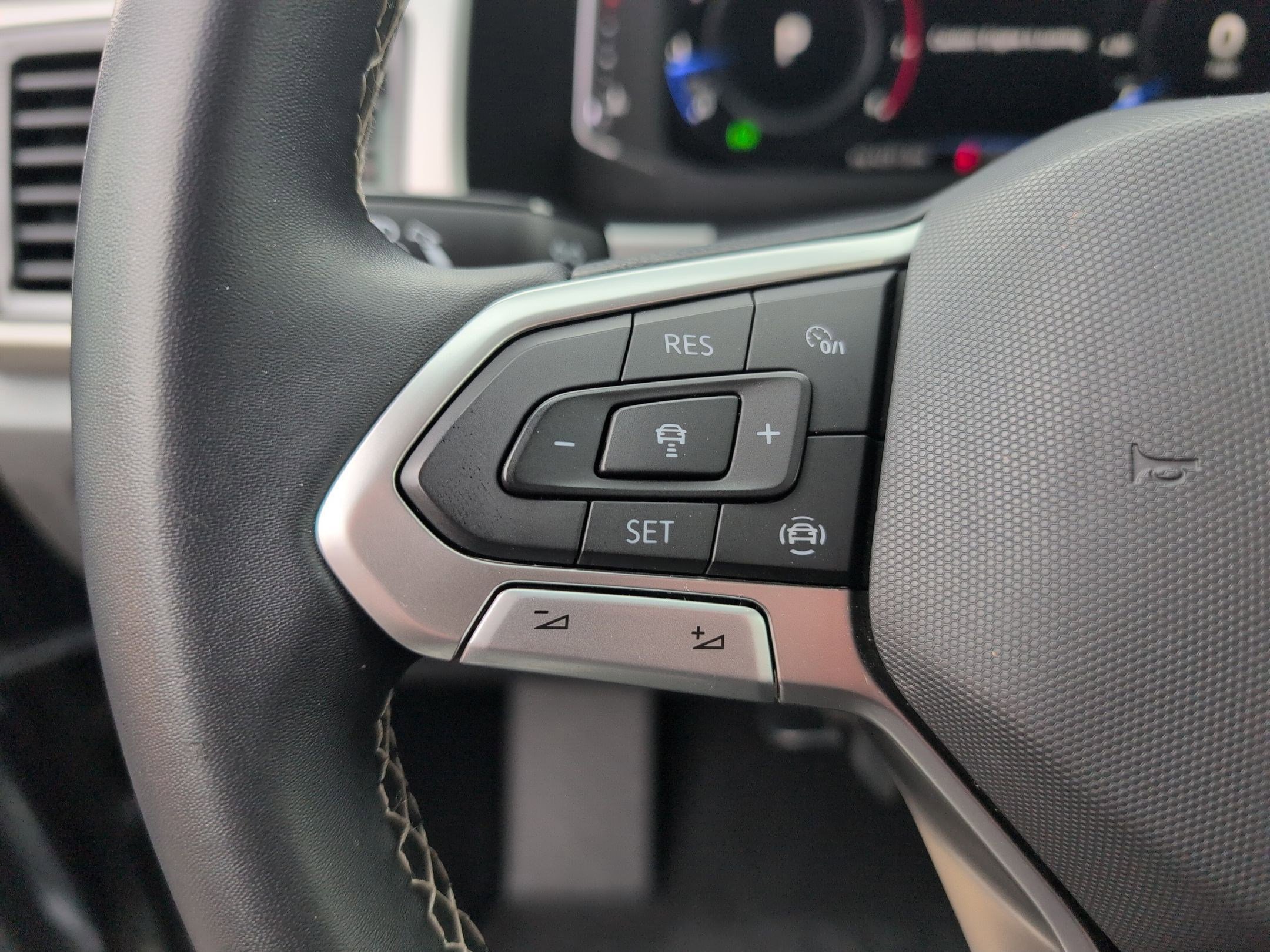 Used 2022 Volkswagen Atlas Cross Sport SE image 17