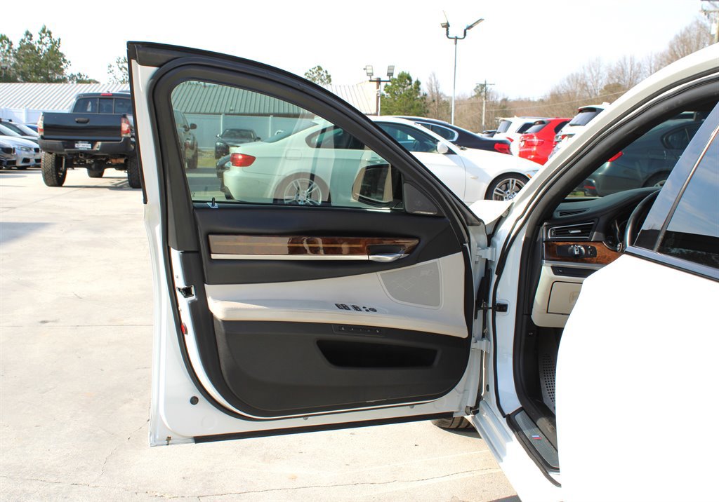 Used 2014 BMW 750Li RWD image 29