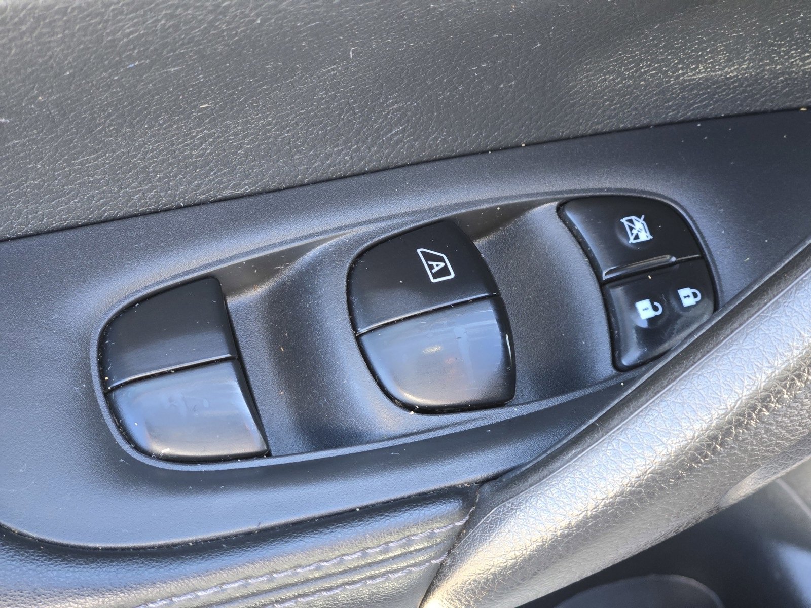 Used 2018 Nissan Rogue Sport S image 15