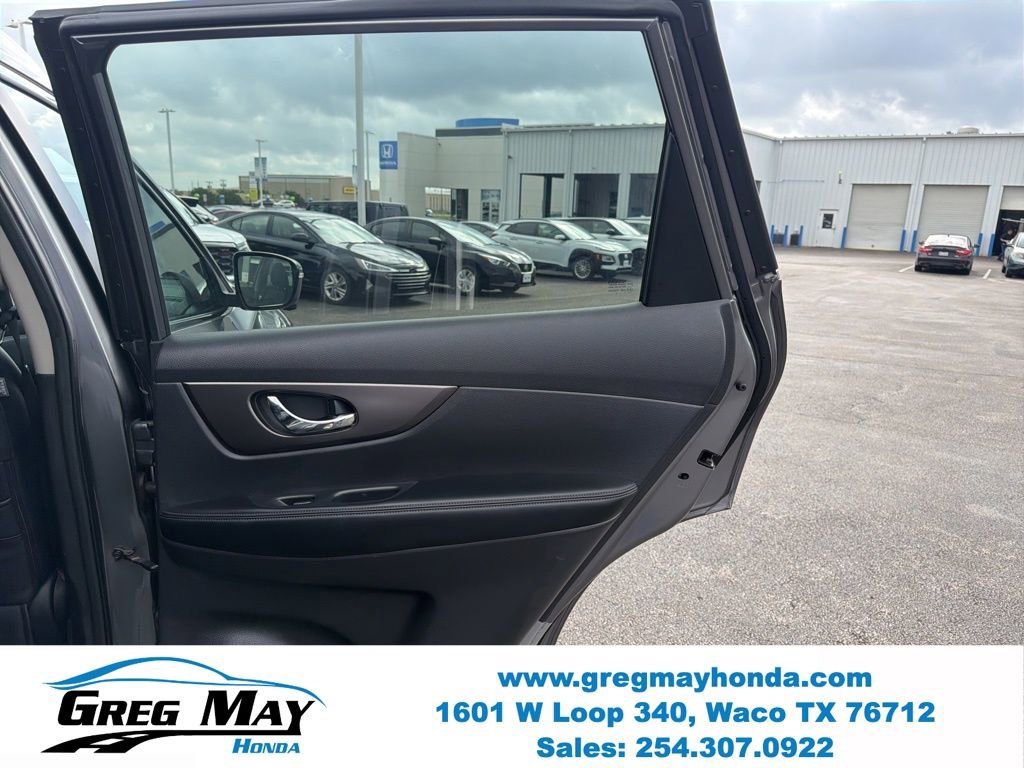 Used 2015 Nissan Rogue SV w/ SV Premium Package image 24