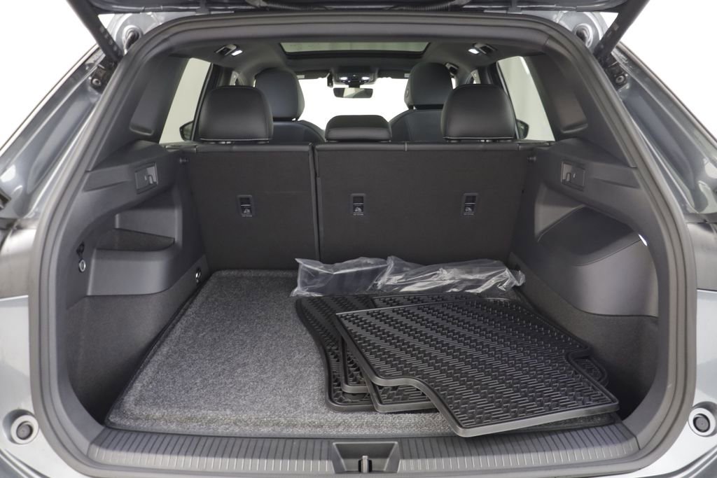 Used 2025 Volkswagen Tiguan SE R-Line AWD/4WD image 17